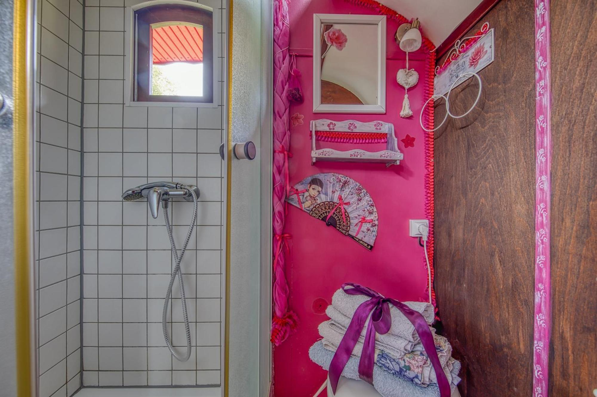 La Roulotte D'Alany Otel Grayan-et-l'Hopital Dış mekan fotoğraf